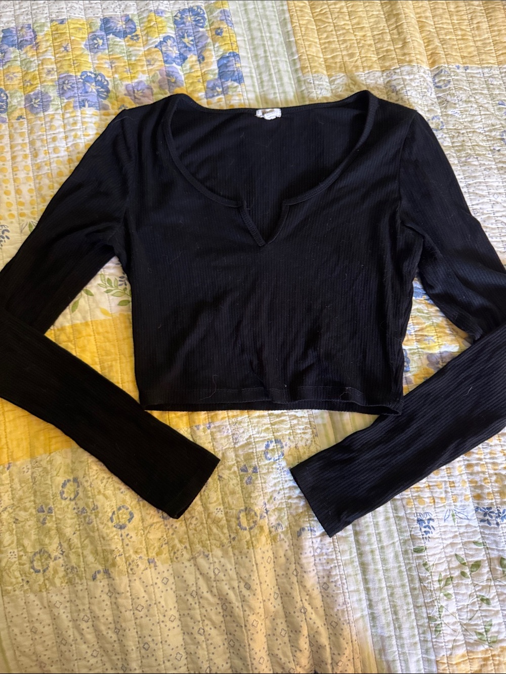 Free with bundle - Garage Long-Sleeve Ribbed Crop Top Black